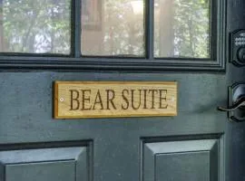 Bear Suite - King Bed Cabin Apartment