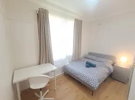 Comfortable Room in Cozy Home - E2