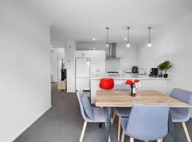 Contemporary 3 Bed Townhouse Near CBD & Hospital