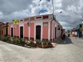 Hermosa Casa en la Calendaria - centro histórico de la ciudad