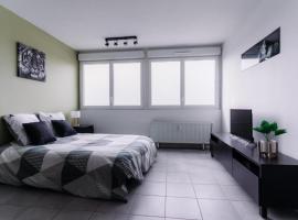 L'Escapade Dardilly, Studio confort pour pros, parking privé, hotel v destinaci Dardilly