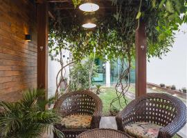Sobrado Luxo com Hidromassagem, Terraço e Lareira, hotel v destinaci Maringá