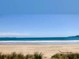 Epic Beachfront Bure - Taipa, hotel v destinaci Taipa
