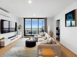 Riverina - Ultimate Footscray Getaway with parking