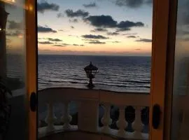 شقة فندقية بغرفتي نوم فيو بحر كامل اسكندرية