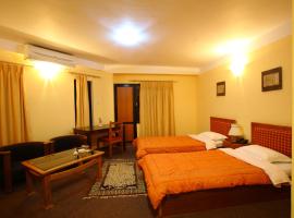 Royal Astoria Hotel, отель с парковкой в Катманду