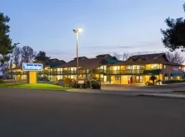 Travelodge by Wyndham Lemoore Near Naval Air Station