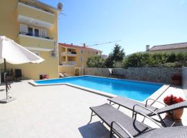 House Gorica 2 - underground level apartments, khách sạn ở Baška