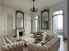 Très grand apartement hausmanien cœur du centre ville vu mer immédiate