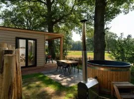 Nature lodge with sauna and hot tub 2