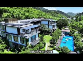 Kaichen Puju Hot Spring Village Resort Hotel – hotel w mieście Deqing