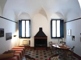 Parma, Antico Studio dietro al Battistero