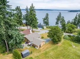 Camano Vista Paradise by AvantStay Private Beach