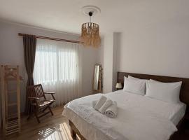Urla The Orange House, hotel di Kuscular