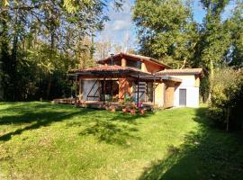 Maison spacieuse à Saint-Selve avec jardin et barbecue, 125 m²., hotel i Saint-Selve