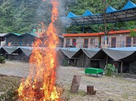 G J Adventure Camps By StayApart, hotel em Shivpuri