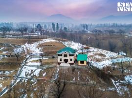 StayVista at Riverscape with Views, WiFi, Heater, hotel v destinaci Šrínagar