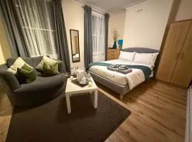 Good size and cheap Double room in Hammersmith