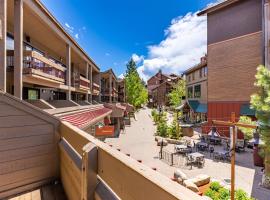 Flurry by AvantStay Tahoe Donner Home w Access to Northstar Resort Community, ξενοδοχείο σε Kingswood Estates