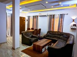 Spacious Apt with Patio & Rooftop in Cité Baguida