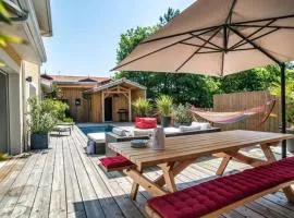 Villa au charme familial avec belle terrasse et piscine chauffée