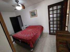 Suíte privativa próximo da praia, hotel v destinaci Guaratuba