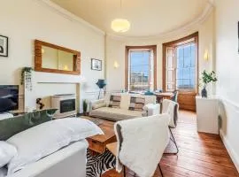 Large Super Central 3 Bed -Princes Street, Parking