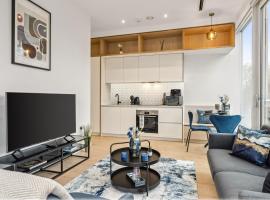 Luxury Apartment with Cinema Room, Gym, Parking and Game Room, hotel v destinaci Brentford