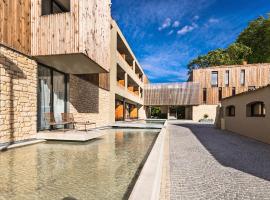 Hôtel du Golf, hotel v destinácii Mallemort