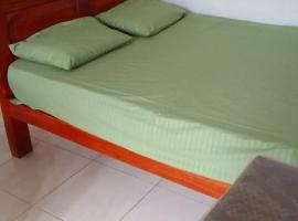 Dinesh holidy resort, hotel v destinaci Kataragama