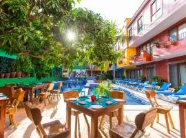 2 Deluxe 2BR Suites only 2' Walk from the Beach
