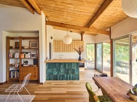 Maison moderne, ambiance californienne, proche mer, hotel in Plouescat