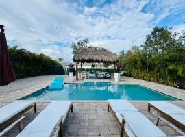 Sarasota Paradise Heated Pool Home Near IMG & Siesta Key Beach