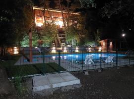 Complejo Alto La Invernada, hotel s jacuzzi v destinaci Las Trancas