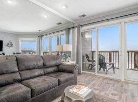Beachside 218 Luxury Condo on the Beach, ξενοδοχείο σε Traverse City