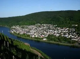 Gerä Umige Ferienwohnung In Lay Am Moselhang