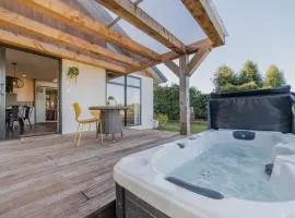 Hamptons Retreat - 1BR with Hot Tub and Fireplace