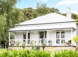 SPRIGG COTTAGE Adelaide Hills Luxury Retreat
