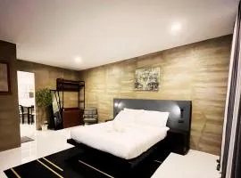 Modern Pet-Friendly Studio with Fast WiFi PS4 & Streaming Bria Homes GenSan