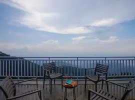 ELIVAAS Ivory Ridge 9 BHK Cliffside Villa with Picturesque View