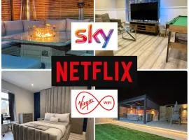 5 Bed Town House Within City Centre and Sleeps Up To 11 with Sky and Netflix