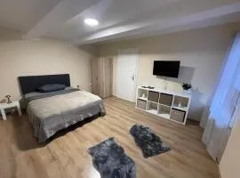 Gemütliche Appartement 5 - mit Küche und Bad zur Eigennutzung -Schuster Homes-