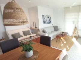Apartment with pool near the beach and Barcelona by train