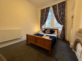 2 Bed Flat - Street Parking, hotel in Glasgow