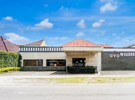 Hotel O Medan City Near Sun Plaza Formerly Residence Anugrah, hotel near Polonia Airport - MES, Medan