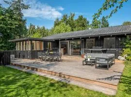 Cozy Home In Gilleleje With Wifi
