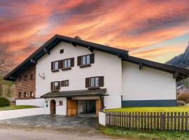 Large house with big garden, hotel v destinaci Hintersee