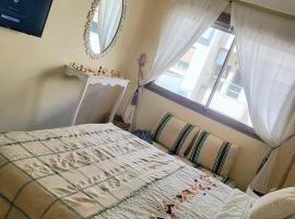 blue perl appt luxury services pool 2 min from beach, hotel en Essaouira