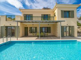 Villa Dinos with swimming pool, hotel v mestu Kefallonia