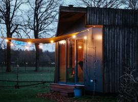 Tiny house met privé hottub，位于Vledder的小屋